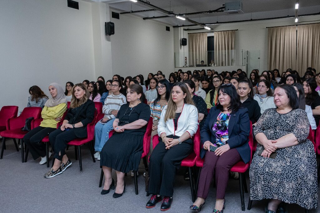 Xəzər Universitetində COP29-a həsr olunmuş dəyirmi masa keçirildi