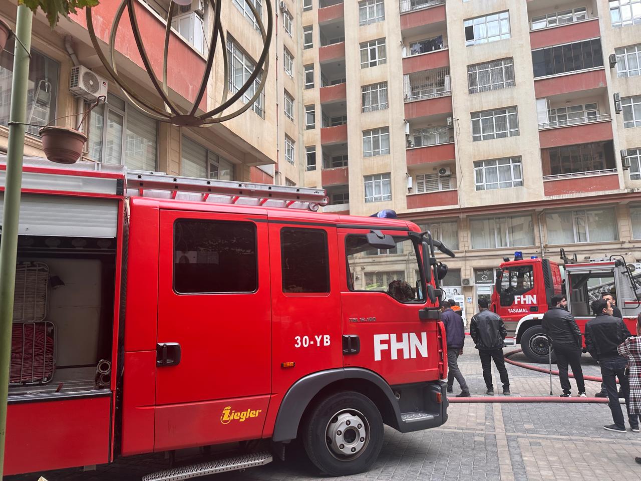 Yaşayış binasında yanğın söndürüldü: 12 nəfər tüstüdən zəhərləndi (FOTO/VİDEO/YENİLƏNİB)