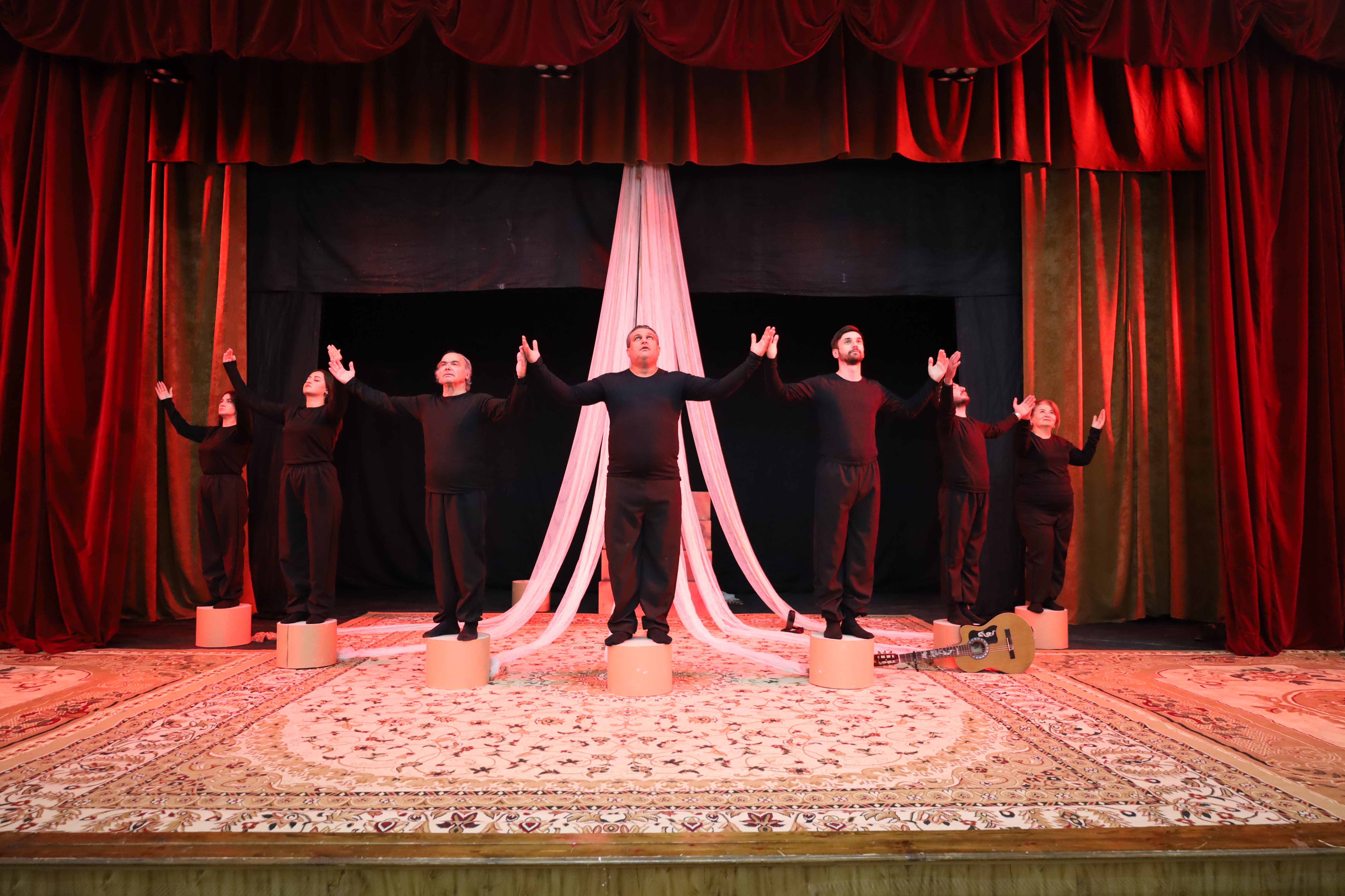 Qazax Dövlət Dram Teatrı Qazaxıstana qastrol səfərinə gedib (FOTO)