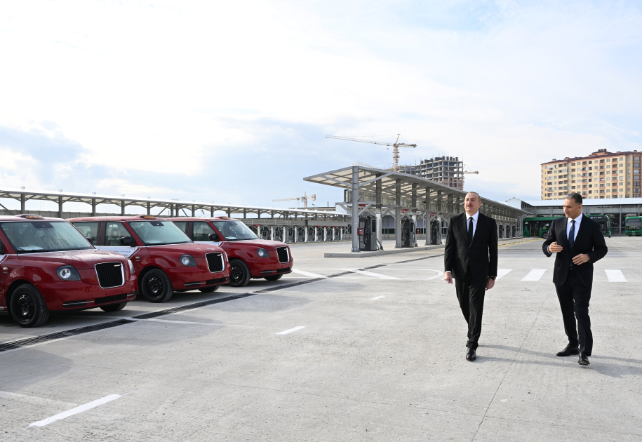 Prezident Bakıda Metropolitenində və Zığ Elektrik Avtobus Parkında olub (YENİLƏNİB)