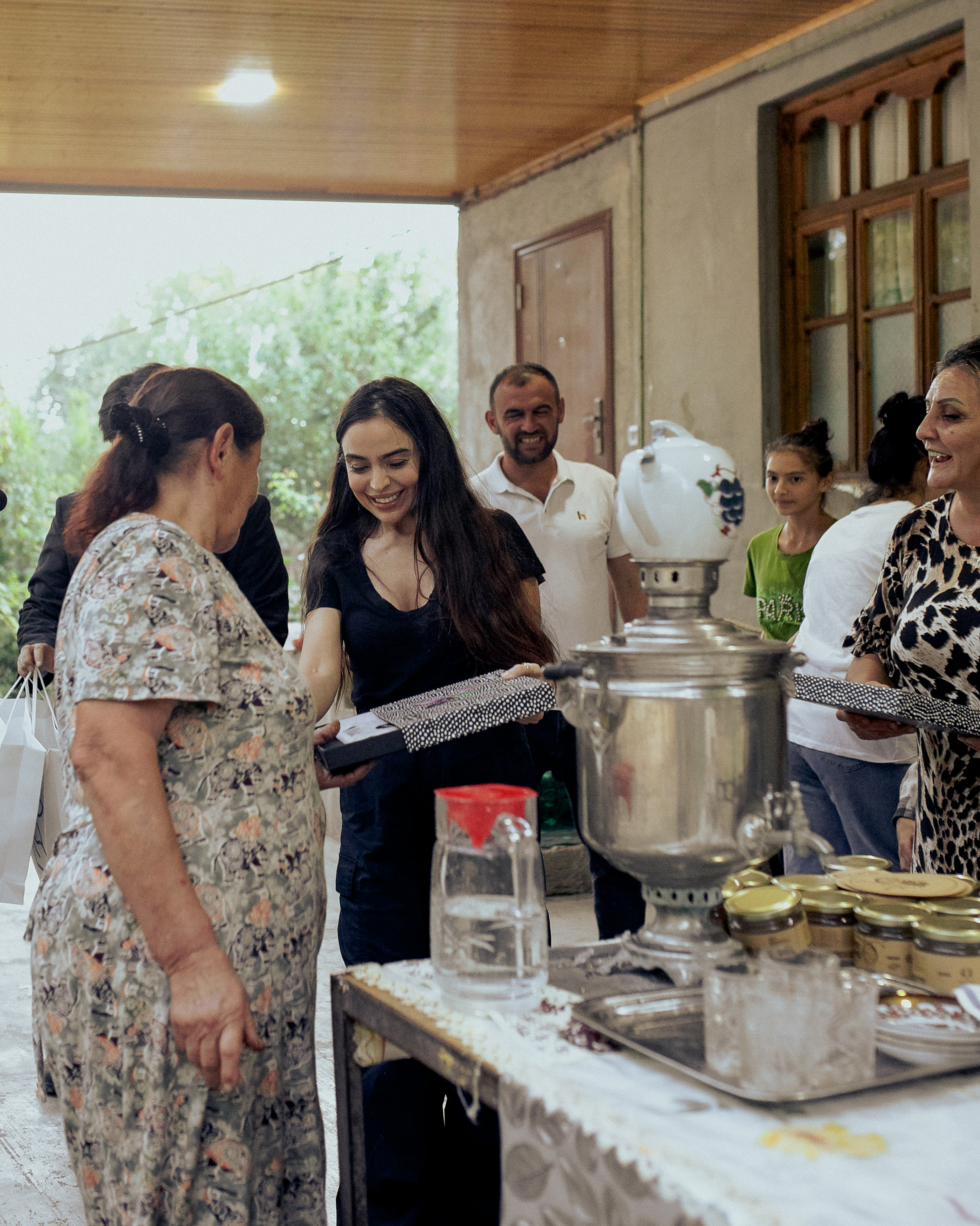 Leyla Əliyeva və Arzu Əliyeva Qəbələdə “Gənc arıçı” layihəsinin iştirakçısı ilə görüşdü (FOTO)