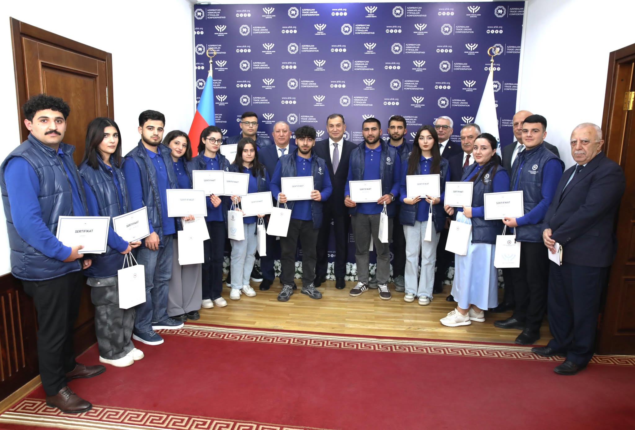 Azərbaycan Həmkarlar İttifaqları Konfederasiyasında könüllülərlə görüş keçirildi (FOTO)