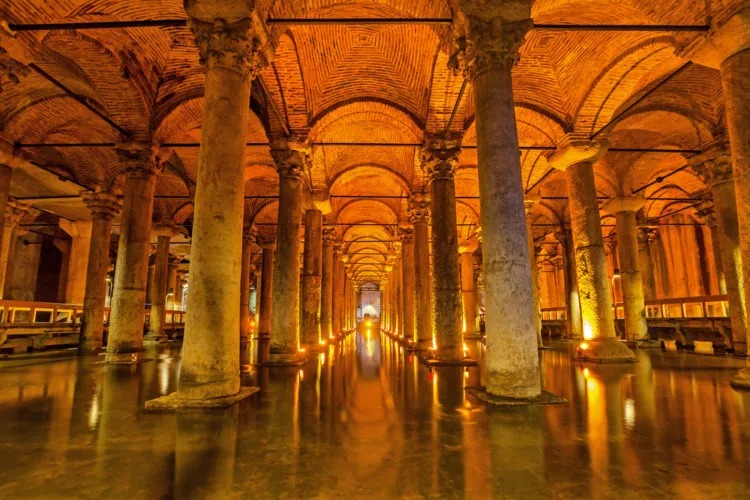 Dünya turizminin mərkəzi olan tarixi İstanbul