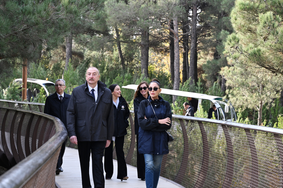 Prezident və ailə üzvləri Mərkəzi Nəbatat Bağının açılışında (FOTO)