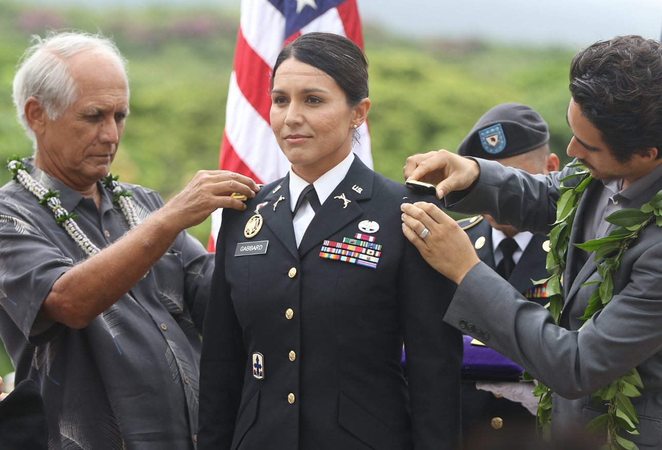 İraq veteranı, hindu, keçmiş demokrat - Trampın MKİ direktoru namizədi kimdir?