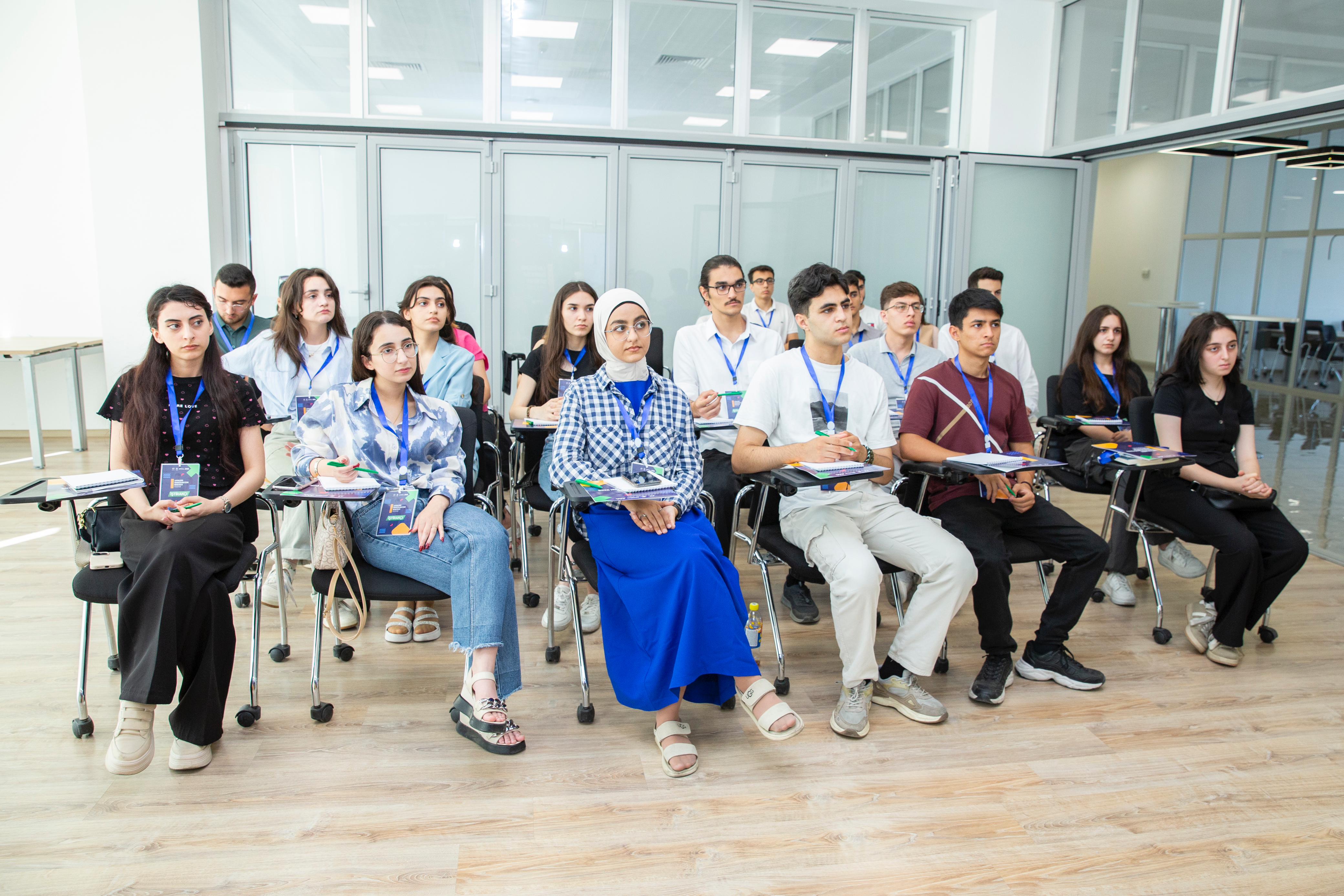 Gənclər üçün “Layihələrin idarəedilməsi üzrə menecerlik” proqramı həyata keçirildi