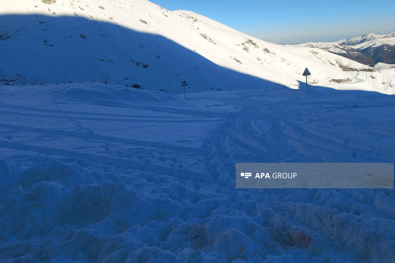 Ömər aşırımına güclü qar yağdı (FOTO)