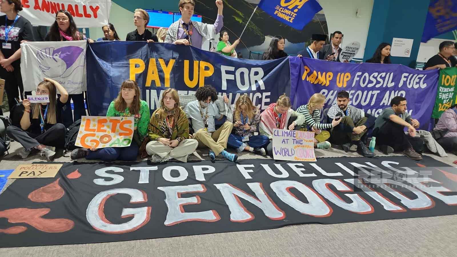 COP29: Bakıda ekofəallar səssiz aksiya keçirdi (FOTO)