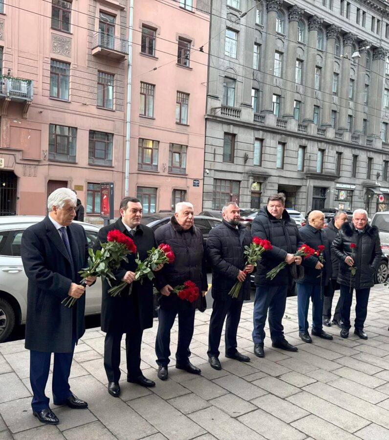 Sankt-Peterburqda Heydər Əliyevə həsr olunan sənədli filmi nümayiş olundu (FOTO)