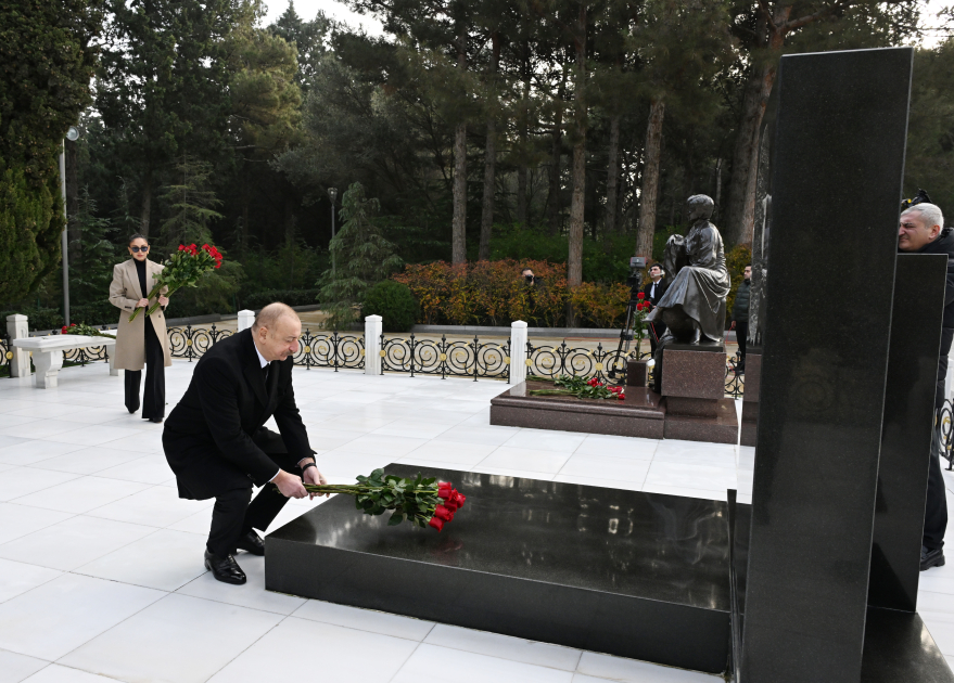 Prezident və birinci xanım Heydər Əliyevin məzarını ziyarət etdi (YENİLƏNİB)